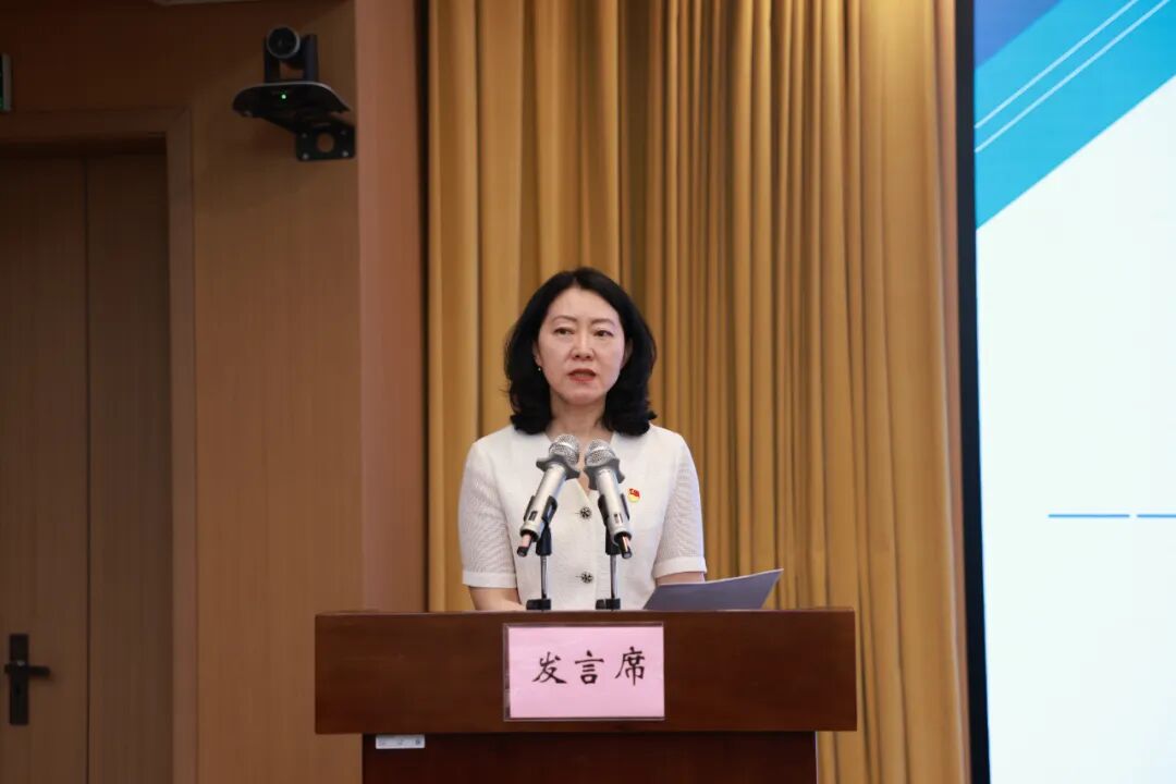 重庆邮政管理局机关党委专职副书记、机关纪委书记彭红梅现场交流发言.jpg